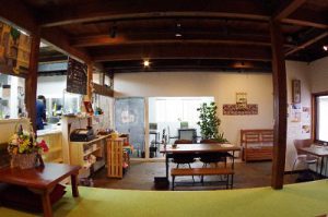 古民家を改装したカフェ「AGALA（あがら）」店内の写真