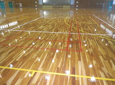 写真：有田市民体育館床の写真